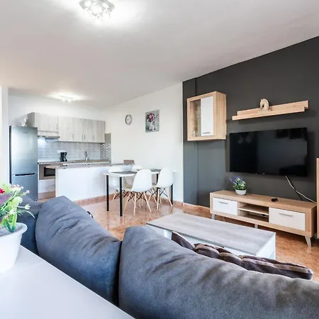 Menores Sea View 3* 아데제