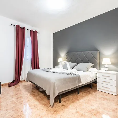 Menores Sea View 아데제