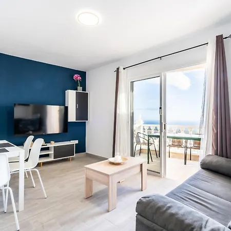 Menores Sea View 아파트호텔 아데제