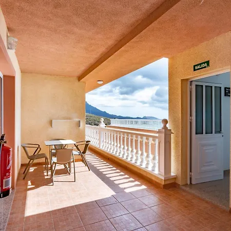 Menores Sea View 3* 아데제