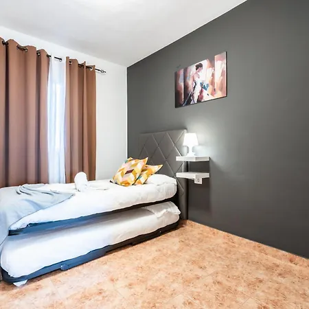 מלון דירות Menores Sea View 3*