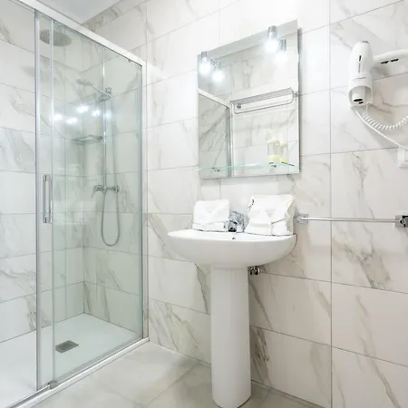 Menores Sea View 3*