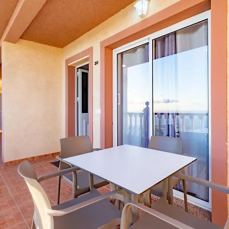 Menores Sea View *