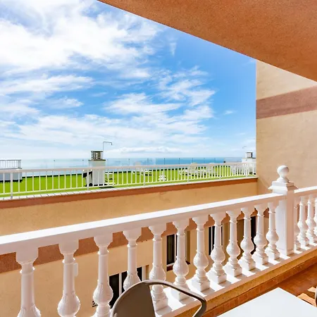 Menores Sea View מלון דירות אדחה