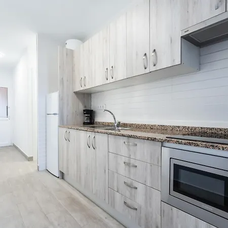 Menores Sea View Апарт-готель