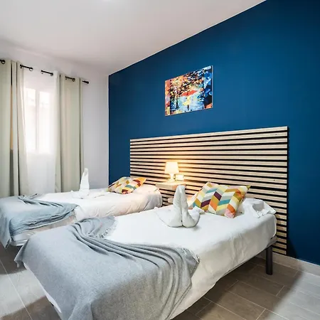 Menores Sea View Адехе