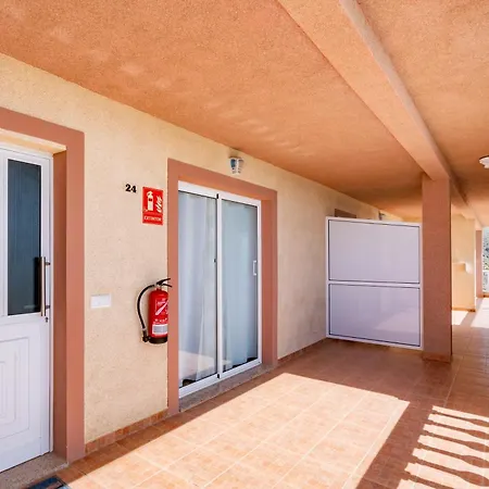 Menores Sea View Апарт-готель